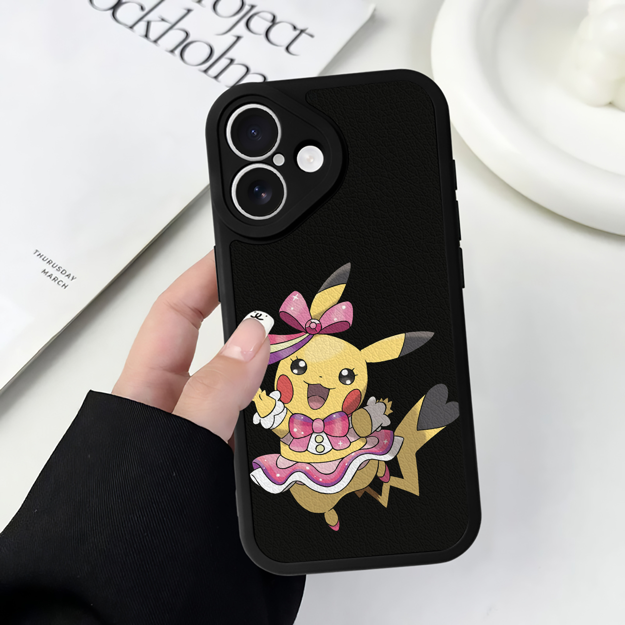 （画像用） ポケットモンスター Pokémon 【iPhone 16シリーズ対応】シリコンスマホケース（レザー調） 材質：シリコン